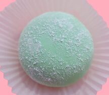 Моти фисташка-малина