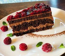 Пьяная вишня кусок