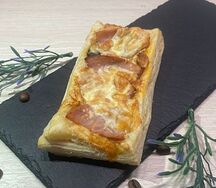 Пиццетта с ветчиной и грибами