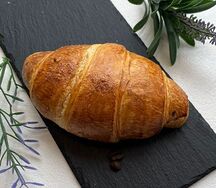 Круассан с карамелью