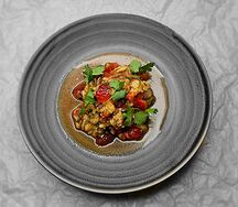 Салат из печеных овощей с чесноком и кинзой