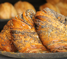 Маковая булочка