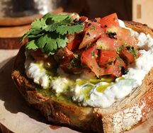 Брускетта с баклажанами