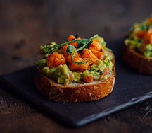 Брускетта креветки и цедра апельсина