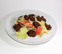 Салат с карамелизированной куриной печенью