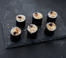 Маки с угрем