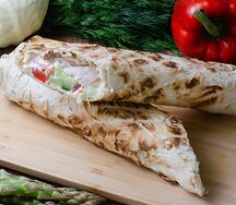 Шаверма в лаваше с курицей