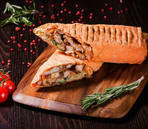 Шаурма с курицей в сырном лаваше