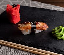 Суши с угрем