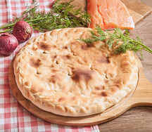 Пирог с красной рыбой и шпинатом