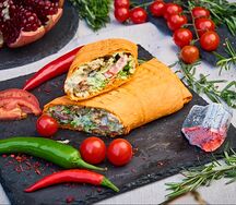 Шаурма из курицы на углях в сырном лаваше 