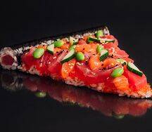 Пицца с тунцом и лососем
