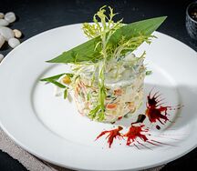Оливье с раковыми шейками