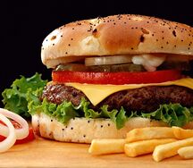 Бургер с говяжьей котлетой