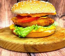 Бургер с куриной котлетой