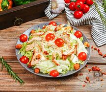 Салат Цезарь с курицей