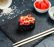 Гункан с тунцом