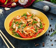 Лапша яичная с креветками