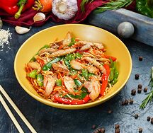 Лапша яичная с курицей