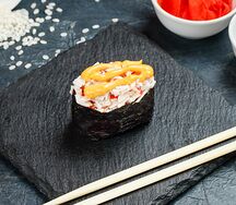 Гункан с крабом