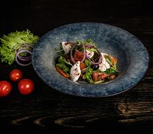 Греческий салат с запеченным перцем