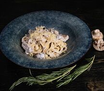 Паста с курицей и грибами