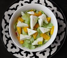 Салат овощной с сыром