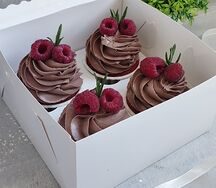 Капкейки мини набор с шоколадным кремом и мармеладной малиной