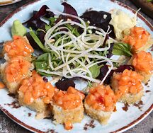 Ролл тартар лосось