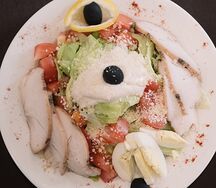 Салат Цезарь с курицей