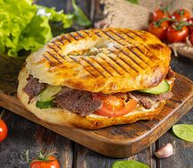 Шаурма в лепешке с говядиной