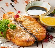 Стейк лосося на мангале