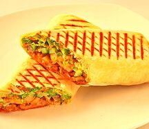 Шаверма в лаваше сырная