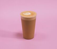 Капучино Банановый бисквит с клубникой