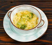 Брокколи и цветная капуста в сливочно-сырном соусе