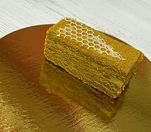 Пирожное Медовик