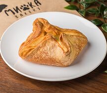 Турновер шпинат-бекон