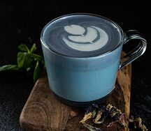 Матча Blue на молоке