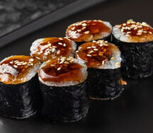 Классический ролл с угрем