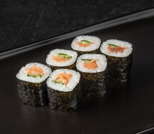 Классический ролл с копченым лососем