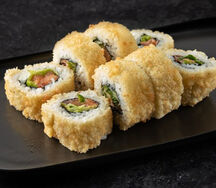 Горячий ролл с лососем