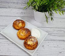 Сырники со сметаной