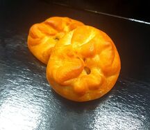 Пирожок с курицей и грибами