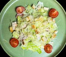 Салат Цезарь с курицей