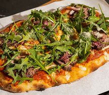 Ростбиф, руккола, демиглас