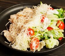 Теплый салат с курицей