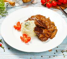 Бефстроганов с картофельным пюре