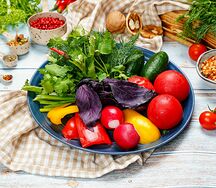 Букет из свежих овощей и зелени