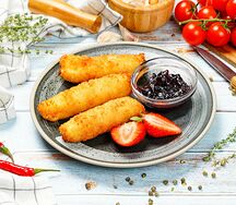 Жареный Сулугуни с ежевичным соусом