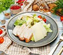 Салат Цезарь с курицей